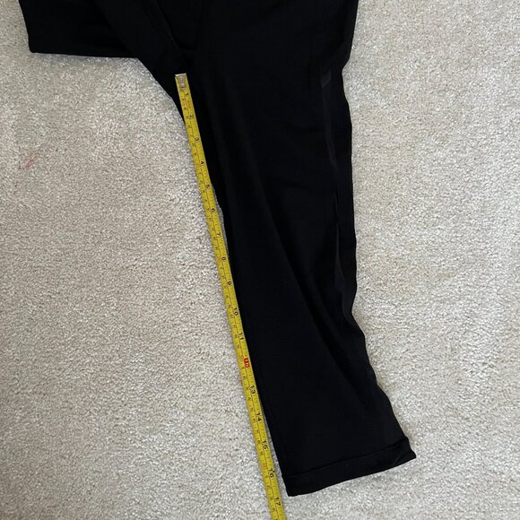 Lululemon Smooth Stride Crop Black Size 2 Stylish Mesh on Side Leggings - Picture 6 of 16